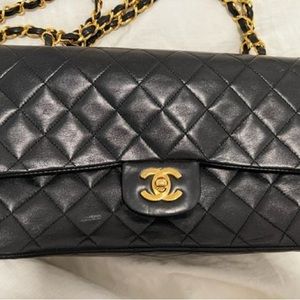 Chanel Black Quilted Lambskin Vintage Medium Classic Double Flap Bag